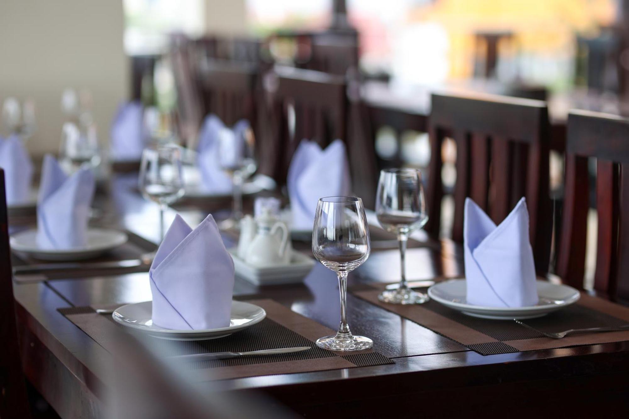 Baly Hotel Hue Exterior foto