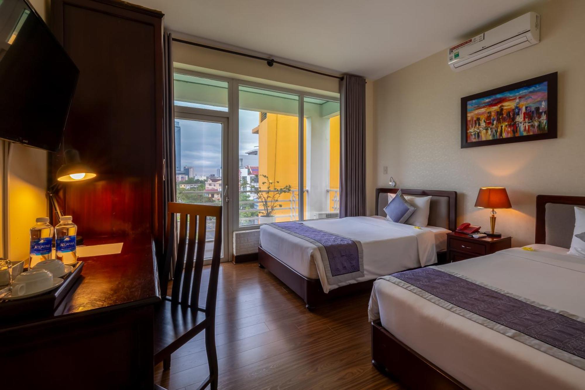 Baly Hotel Hue Exterior foto