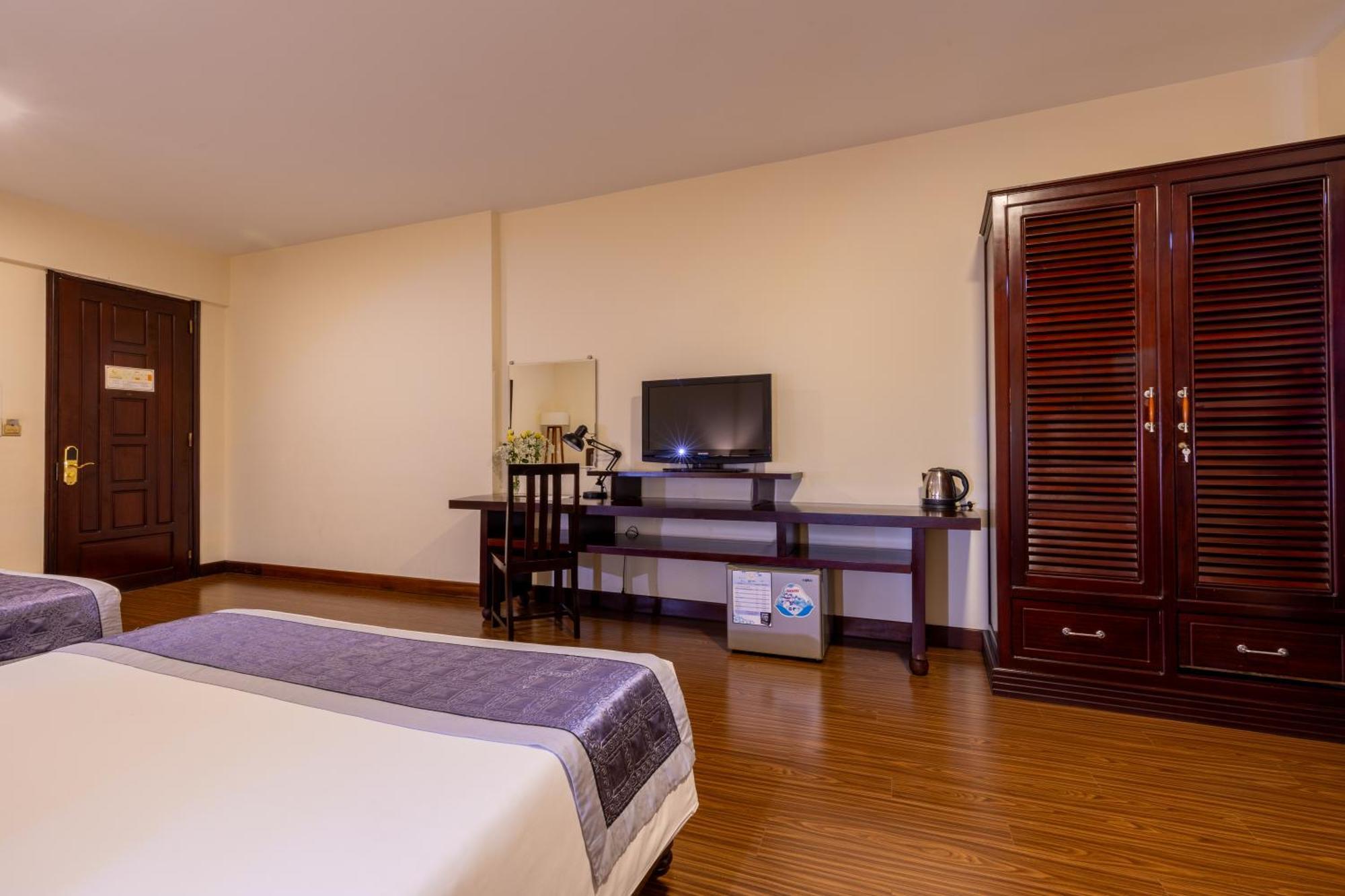 Baly Hotel Hue Exterior foto
