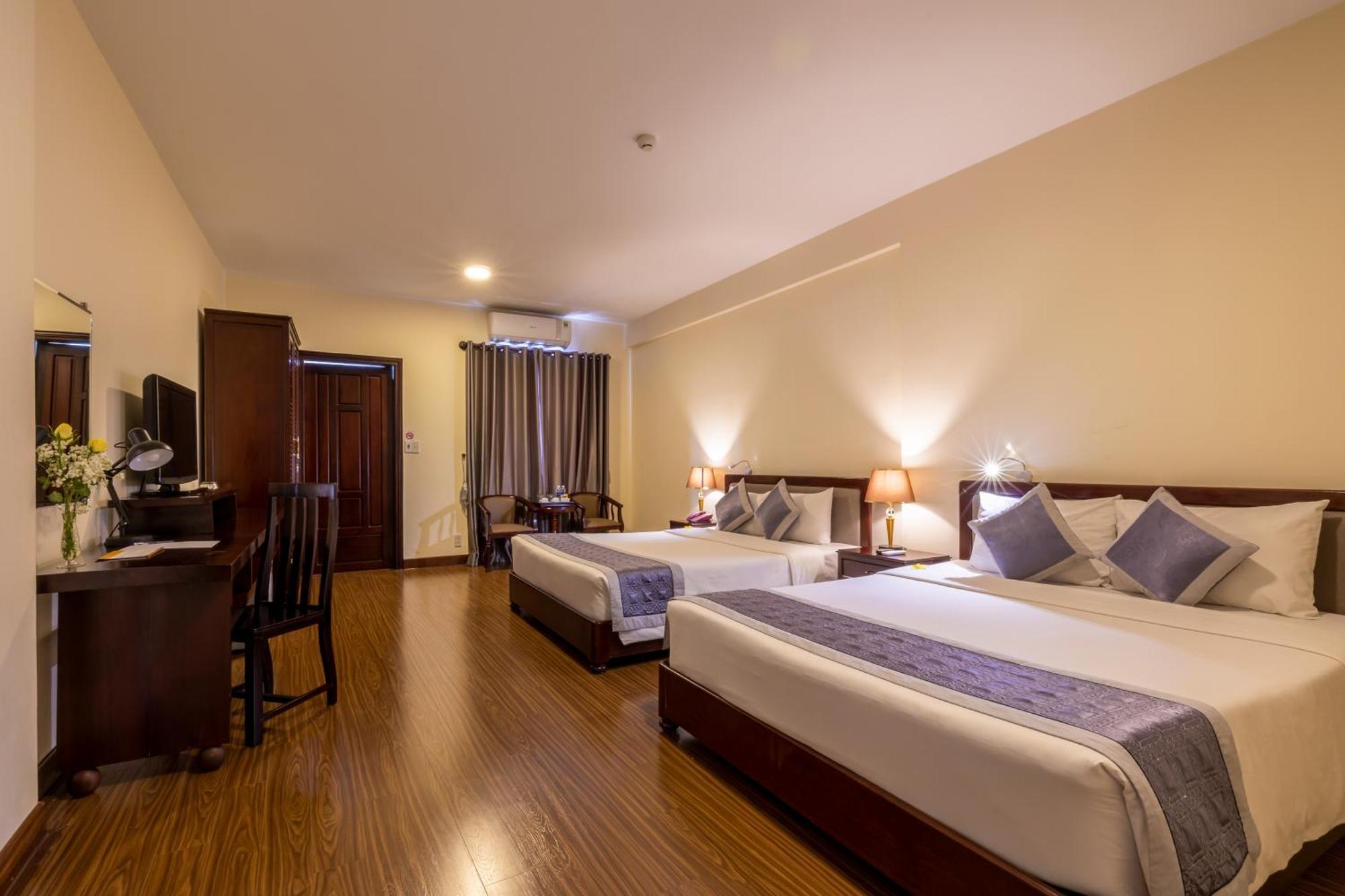 Baly Hotel Hue Exterior foto